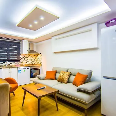 Havuzu Korunakli Balayi Villasi Villa